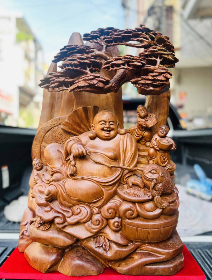 Tượng Phật Di Lặc Ngự Cây Tùng